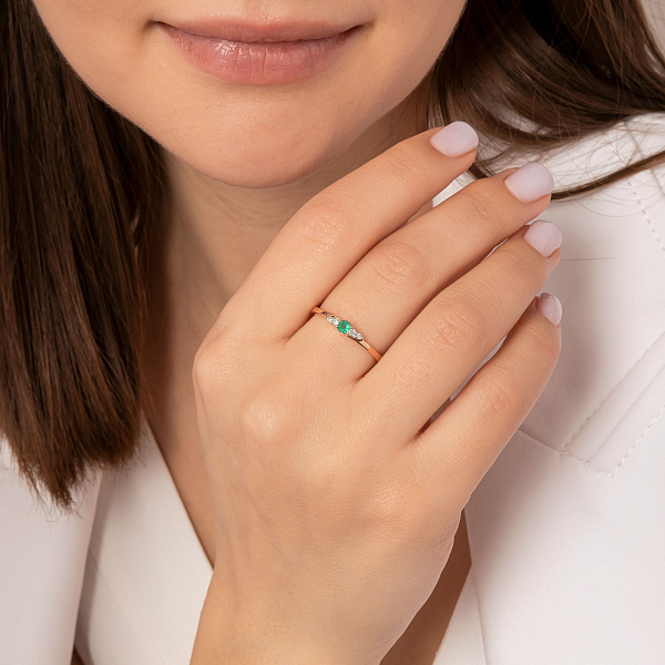 Золота каблучка зі смарагдом і діамантами (арт. К011064и) – зображення 4