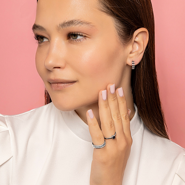 Золотое кольцо с дорожкой из бриллиантов (арт. К011605030б) – изображение 3