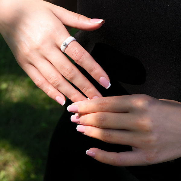 Кольцо из золота и керамики с бриллиантом (арт. К011228010бб) – изображение 4