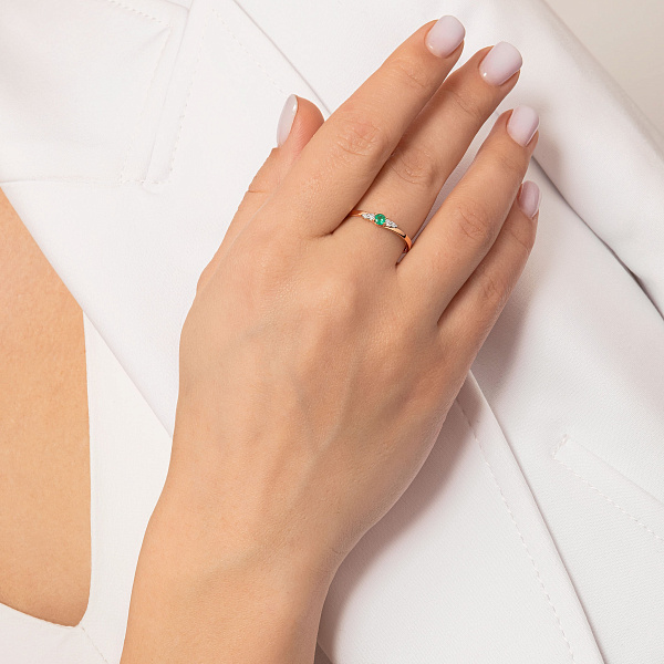 Золота каблучка зі смарагдом і діамантами (арт. К011064и) – зображення 3