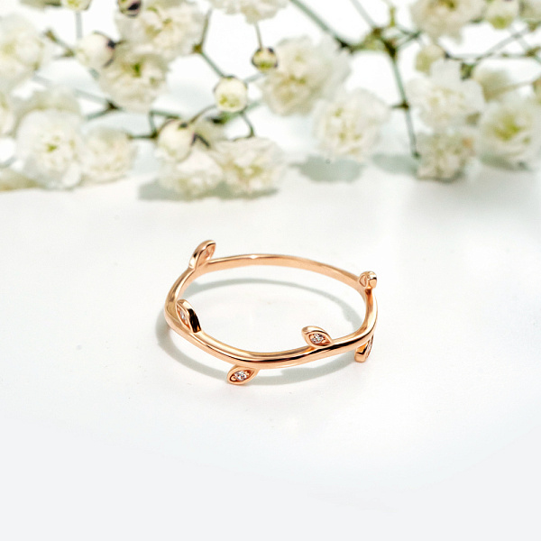 Тонкое золотое кольцо "Веточка" с фианитами (арт. 155229) – изображение 2