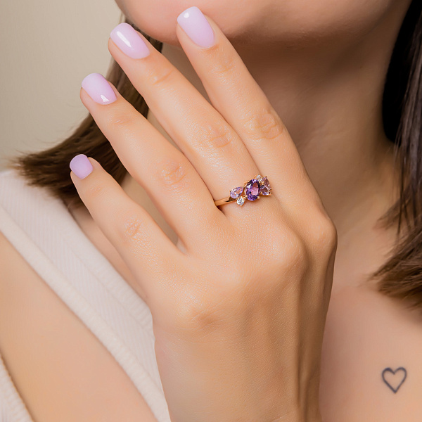 Золота каблучка з аметистом и фіанітами (арт. 141256Па) – зображення 3