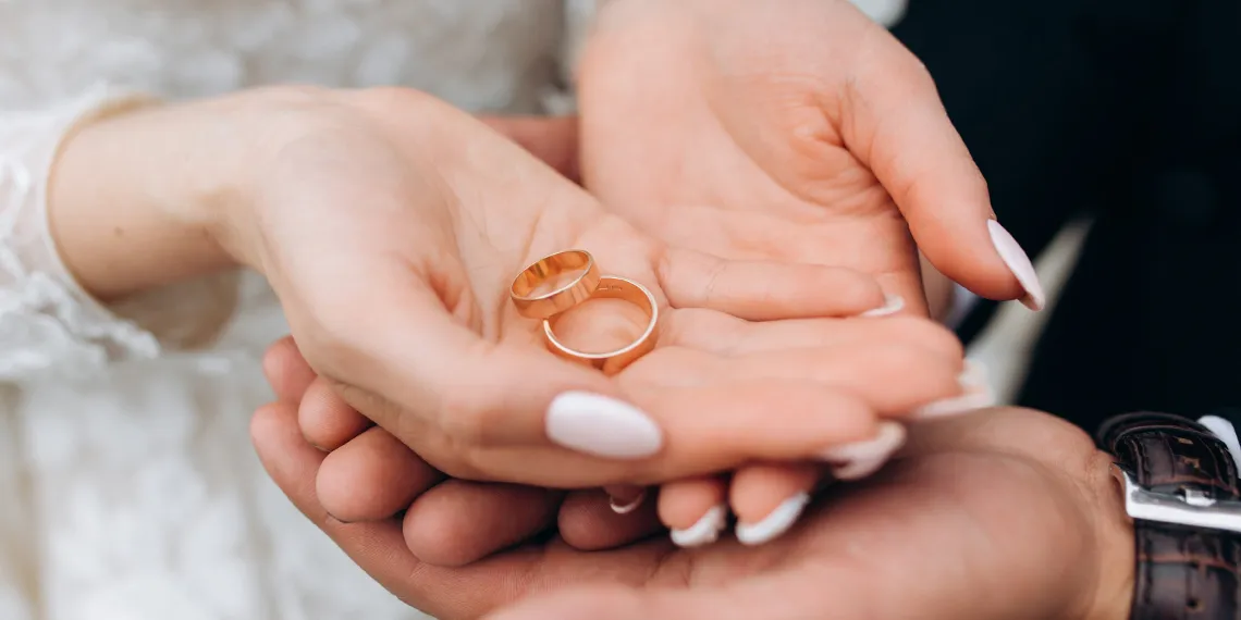Как правильно выбрать обручальные кольца: свадебные приметы и суеверия