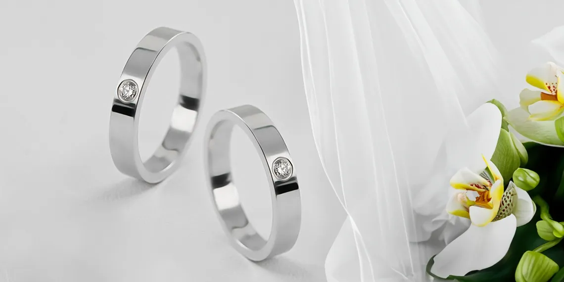 Бриллианты для молодоженов: обручальное кольцо на заказ – гравировка в подарок