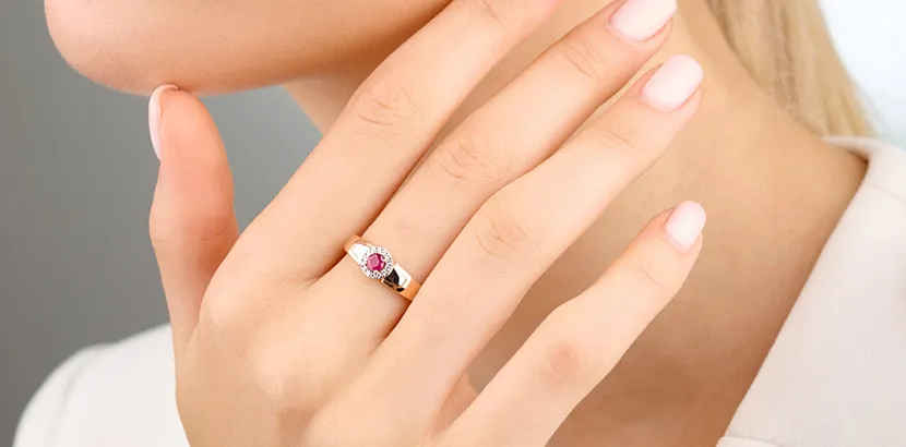 кольцо с натуральным рубином