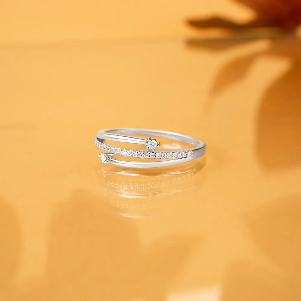 Золотое кольцо с дорожкой из бриллиантов  (арт. К011438010б)
