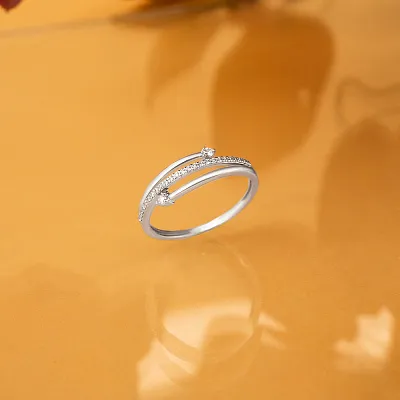 Золотое кольцо с дорожкой из бриллиантов  (арт. К011438010б)