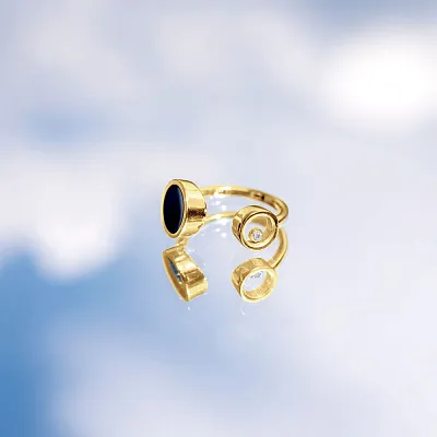 Незамкнутое кольцо из желтого золота с эмалью и фианитом (арт. 154532жеч)