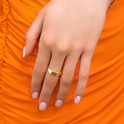 Золотое кольцо в красном цвете металла  (арт. 154719)